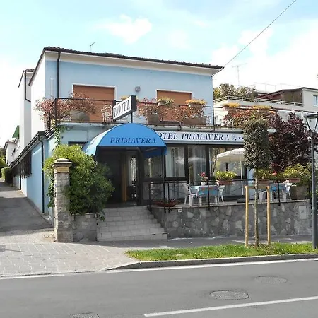 普里马维拉酒店 代森扎诺-德尔加达